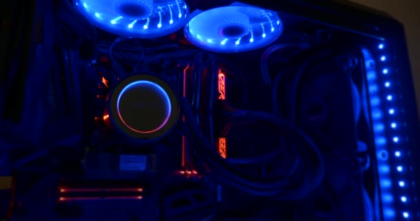 Inneren Des Modernen Computers Mit Led Beleuchtung Effiziente Flüssigkeitskühlung Auf — Stockvideo