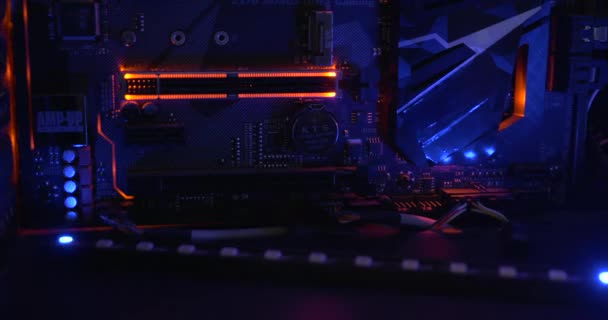 Slider Dolly Shot Led Lighting Strip Dalam Komputer Modern Komponen — Stok Video