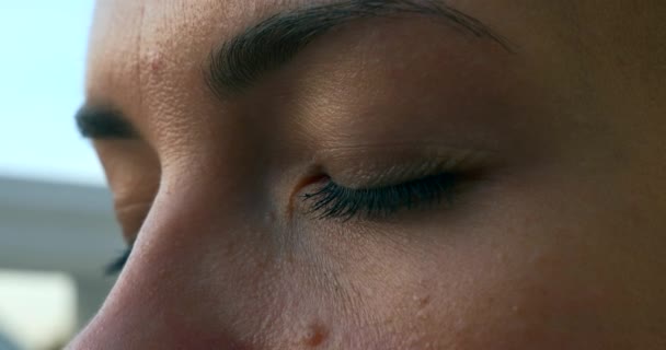 Close Macro Human Female Blue Eyes Pupila Córnea Íris Eyeball — Vídeo de Stock