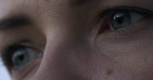 Наклоняю Крупным Планом Женское Лицо Глаза Рта Носа Естественное Освещение — стоковое видео