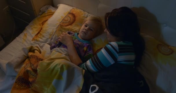 Mother Puts Child Bed Talking Singing Lullaby Telling Story Christmas — Stock Video