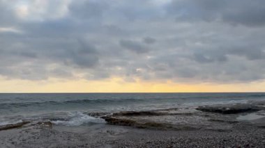 Günbatımı okyanus plajı. Yüksek kalite