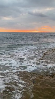 Günbatımı okyanus plajı. Yüksek kalite