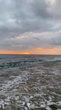 Günbatımı okyanus plajı. Yüksek kalite