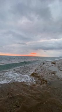 Günbatımı okyanus plajı. Yüksek kalite