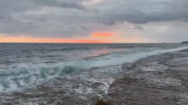 Günbatımı okyanus plajı. Yüksek kalite