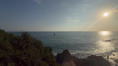 Günbatımı okyanus plajı. Yüksek kalite