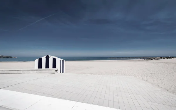 Breathtaking View Cloudy Gray Sky Empty Beach White Sand — Stock Photo, Image