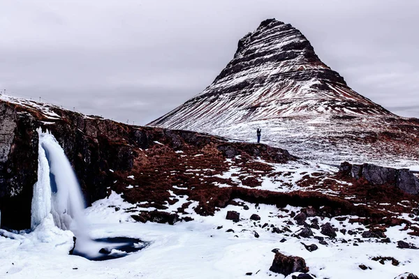 积雪覆盖的山 — 图库照片