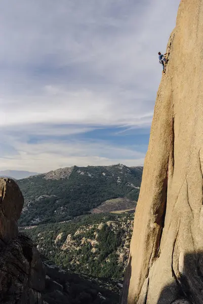 Rock Climber Man Climbing Steep Granite Crack Pedriza Spain — Stock Photo, Image