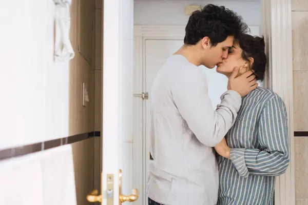 Sensual Young Couple Kissing Apartment — Stock Photo, Image