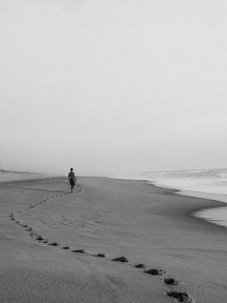 Black White Shot Anonymous Man Walking Empty Sandy Coastline Huge — ストック写真