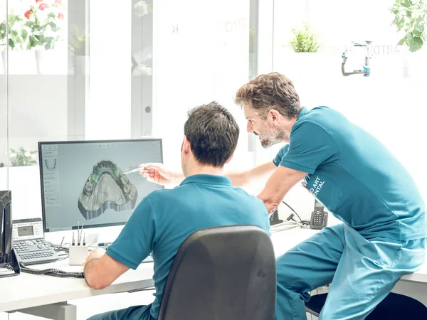 Two Dentists Working Discussing While Modeling Jaw Computer Laboratory — Stock Photo, Image