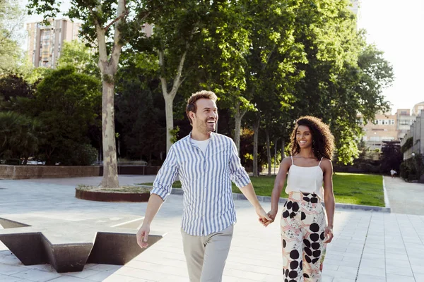 Smiling Multiracial Couple Walking Holding Hands City Park — Stock Photo, Image