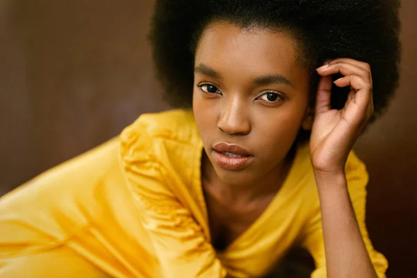 African American Woman Bright Yellow Dress Looking Camera Brown Background — Stock Photo, Image