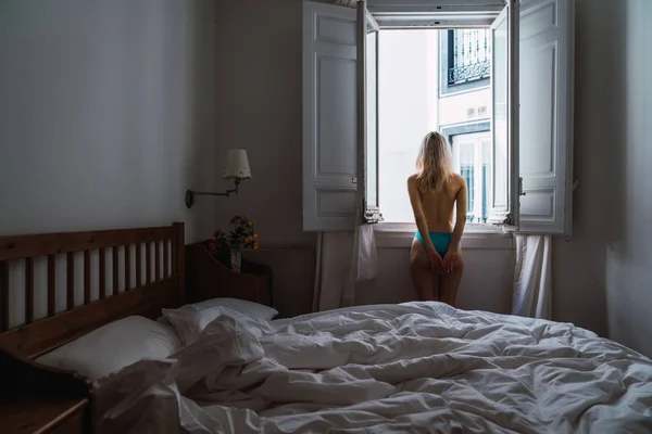Shirtless Blonde Woman Looking Out Window Bedroom — Stock Photo, Image