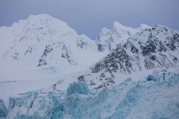 Сніг Крита Гори Взимку Шпіцберген Норвегія — стокове фото