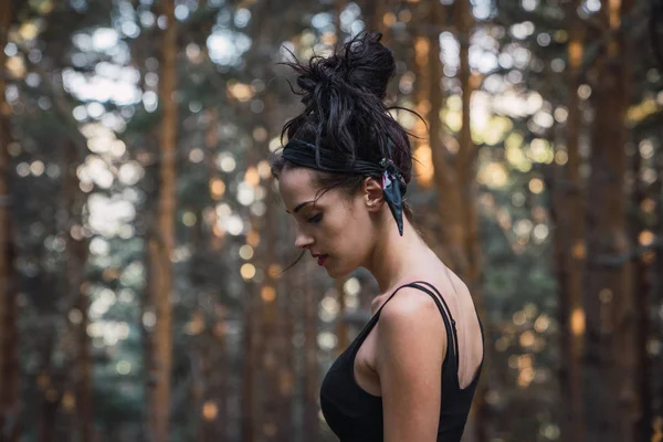 Brunette Woman Standing Wild Forest — Stock Photo, Image