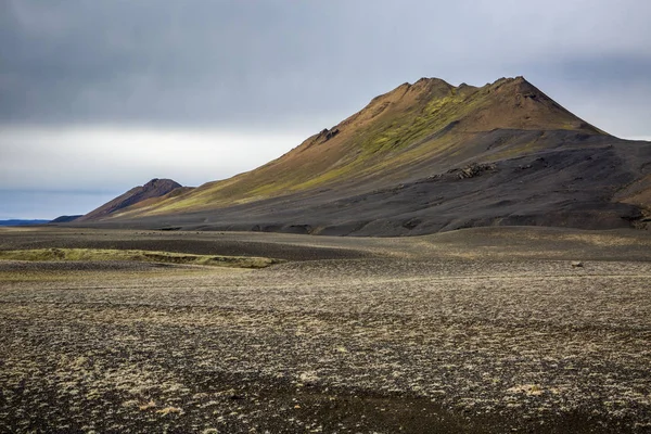 Colinas Verdes Sob Céu Nublado Islândia — Fotografia de Stock