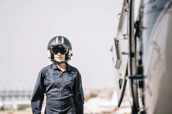 Pilot Girl Poses Her Helicopter Helmet — Stock Photo, Image