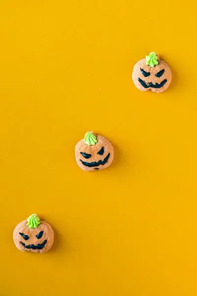 Caramelos Halloween Forma Calabaza Sobre Fondo Naranja —  Fotos de Stock
