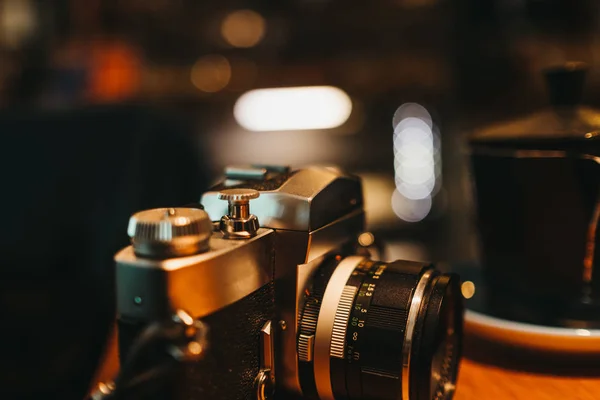 Retro Photo Camera Lying Wooden Table Stylish Cafe — Stock Photo, Image