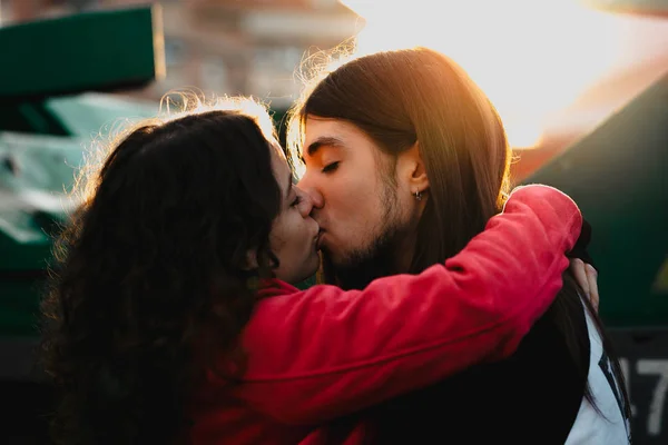 Long Haired Man Hugging Kissing Woman Train — Stock Photo, Image