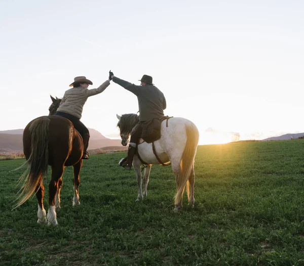 Back View Man Woman Riding Horses Giving High Five Each — Stock Photo, Image