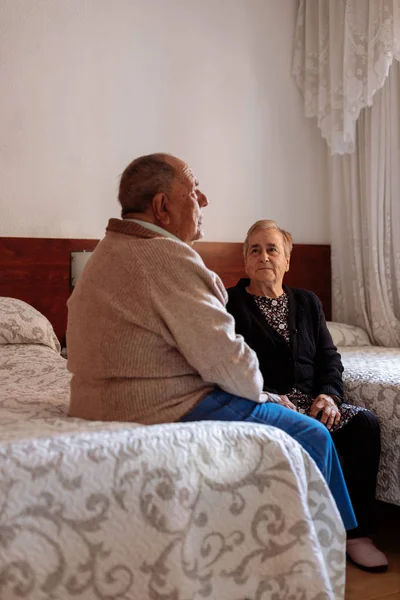 Retrato Una Pareja Ancianos Interior Casa —  Fotos de Stock