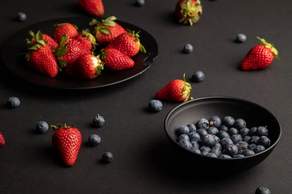Διάφορα Φρέσκα Φρούτα Του Καλοκαιριού Μαύρο Φόντο — Φωτογραφία Αρχείου