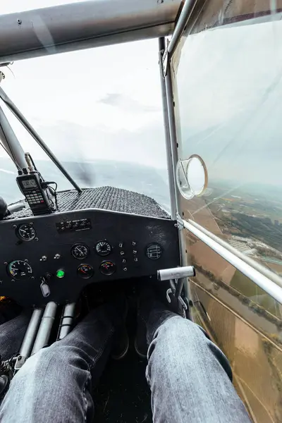 Blick Auf Die Instrumententafel Der Kabine Eines Kleinen Flugzeugs — Stockfoto