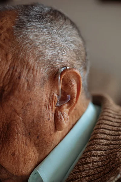 Detalhe Aparelho Auditivo Homem Velho — Fotografia de Stock