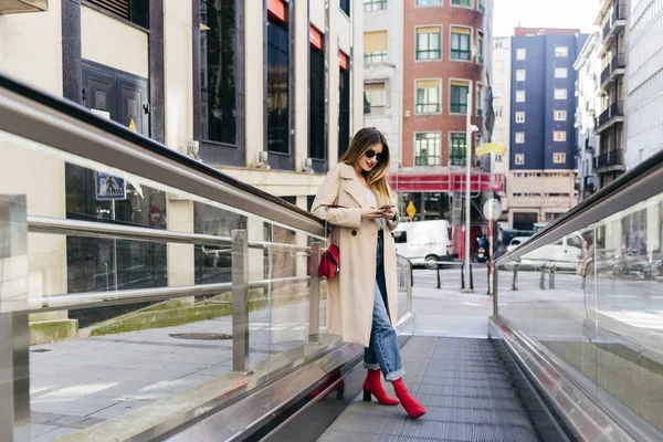 Young Female Leaning Railing Escalator Smartphone City — Stock Photo, Image