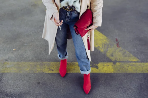 Closeup Stylish Woman Standing Street Road Cigarette — Stock Photo, Image