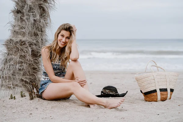 Porträt Einer Jungen Schönen Blonden Verführerischen Frau Die Sich Den — Stockfoto