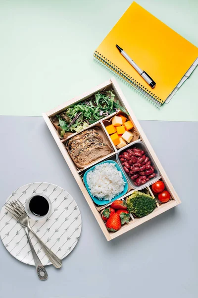 Scatola Degli Alimenti Con Ingredienti Dietetici Copybook Piatto — Foto Stock