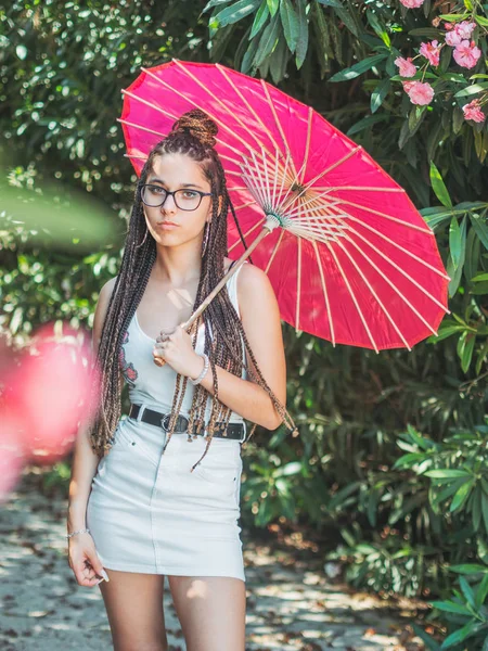 Pensive Young Woman Summer Outfit Umbrella Standing Park — Stock Photo, Image