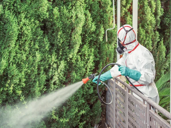 Fumigator White Uniform Spraying Substance Garden — Stock Photo, Image