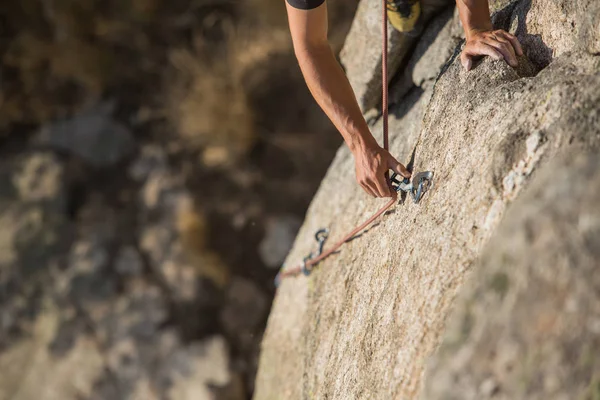 Man Climbing Rock Nature Climbing Equipment — Stock Photo, Image