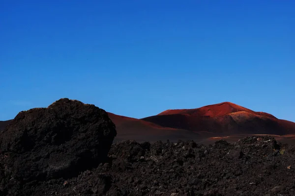 Vue Pittoresque Terrain Volcanique Avec Lave Solidifiée Dans Zone Sauvage — Photo