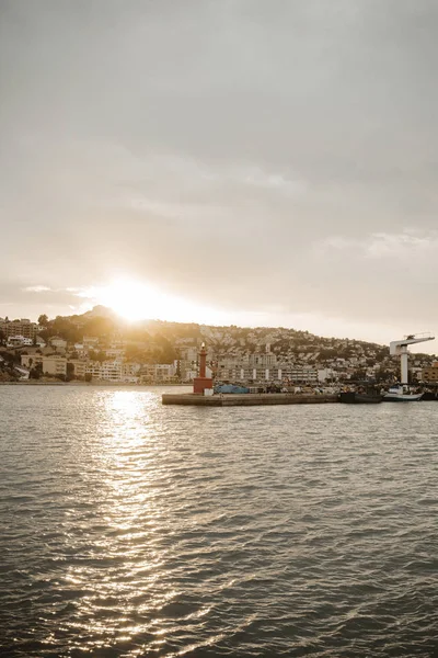 Flygfoto Över Havet Hamn Med Tätt Stannade Byggnader Med Röda — Stockfoto