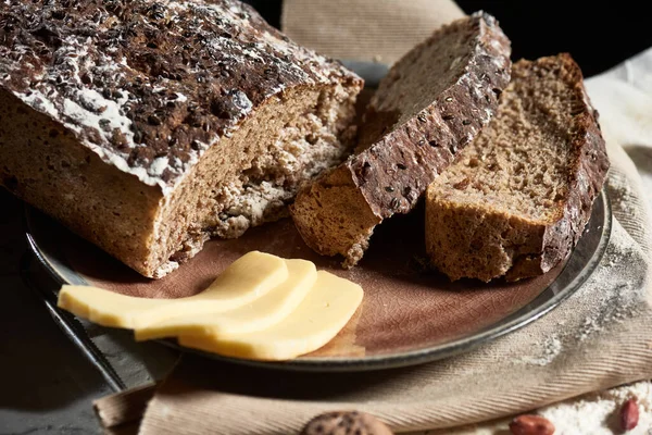 Pane Integrale Fatto Casa Appena Sfornato Forma Cottura Forno Posto — Foto Stock