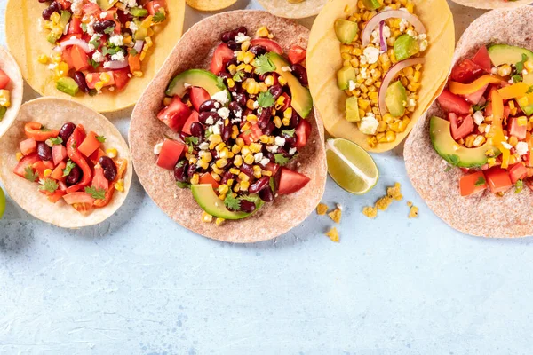 Comida Mexicana Vegetariana Una Cama Plana Tacos Con Verduras Plano —  Fotos de Stock