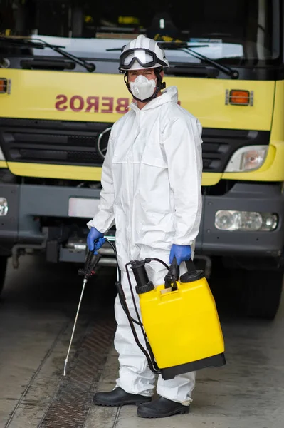 Male Firefighter Protective Uniform Hardhat Standing Fire Engine Preparing Disinfection — Stock Photo, Image