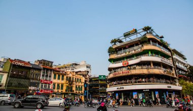 Dong Kinh Nghia Thuc Meydanı (Hoan Kiem Gölü yakınlarında), Vietnam 'ın Hanoi kentinin simgesel simgesidir.