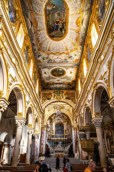 Güney İtalya 'nın başkenti Matera Katedrali' nin eski kasabası olan Unesco Katedrali 'nde bulunan Madonna della Bruna ve Sant' Eustachio 'nun ortaçağ kilisesinin manzarası