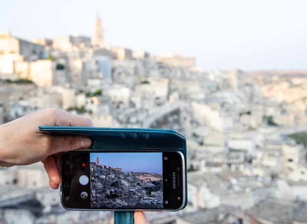 Güney İtalya 'da telefon üzerinden Matera' nın eski kasabasının görüntüsü