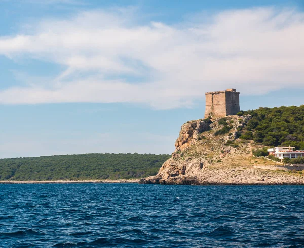 Santa Caterina yakınlarındaki gözetleme kulesi (Torre dell 'Alto), Güney İtalya