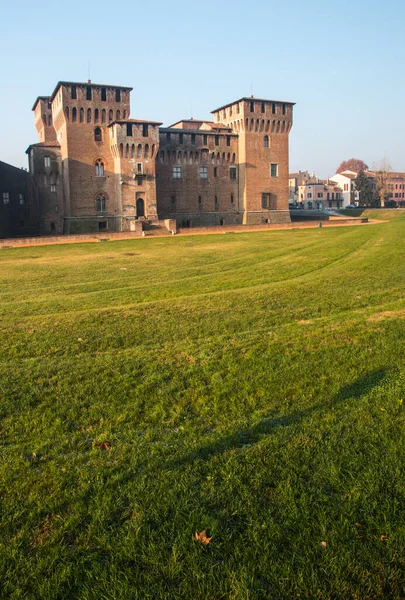 Ortaçağ kalesi, İtalya 'daki Gonzaga Saint George (Giorgio) kalesi, Mantua (Mantova)