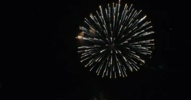 Fireworks gece uçağı hava uçuş 4 k Derma aydınlatma Selam